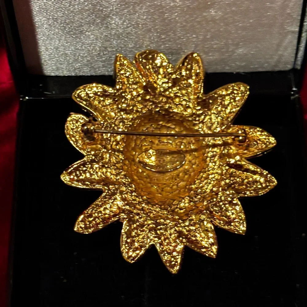 Vintage Chanel Pin/Brooch - Picture 7 of 9